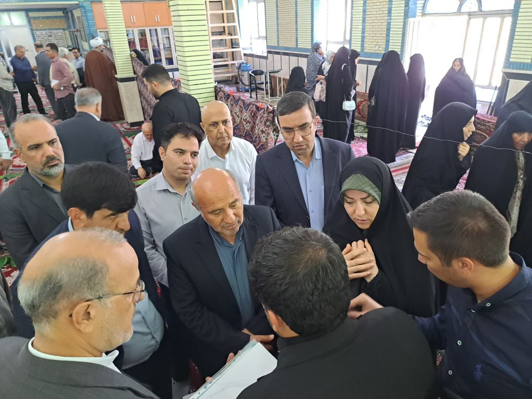 حضور جمعی از مسئولان کشوری، استانی، منطقهای و شهرستانی در آیین عبادی ـ سیاسی نماز جمعه پلدشت