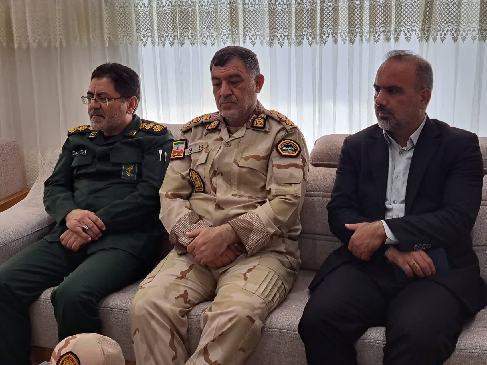 دیدار فرماندار شهرستان پلدشت با خانواده معظم شهید والامقام فیروز حاجی‌پور