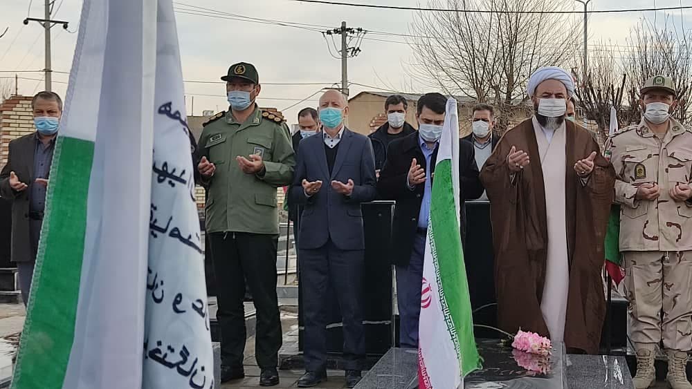 غبارروبی و گل افشانی گلزار شهدای پلدشت( میهمانی لاله ها)