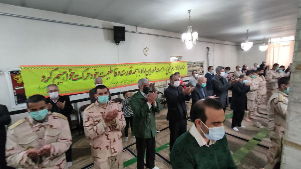 دستگاه های متولی شهرستان مردم را به تزریق دز دوم و سوم واکسن کرونا و همچنین رعایت شیوه نامه های بهداشتی ابلاغی ستاد ملی کرونا و زدن ماسک در اماکن عمومی تشویق نمایند