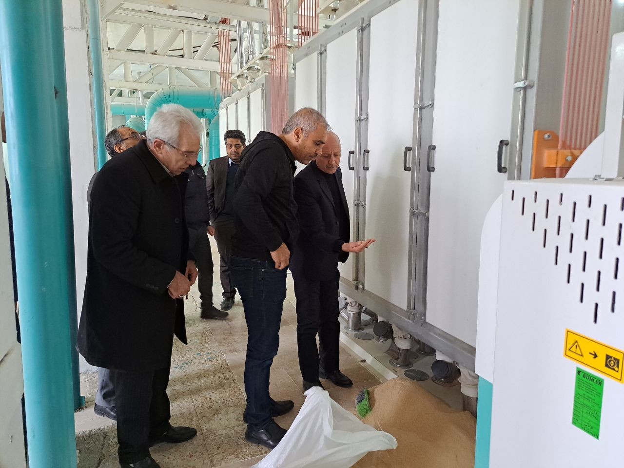 بازدید فرماندار پلدشت از کارخانه آرد سازی تعاونی 13