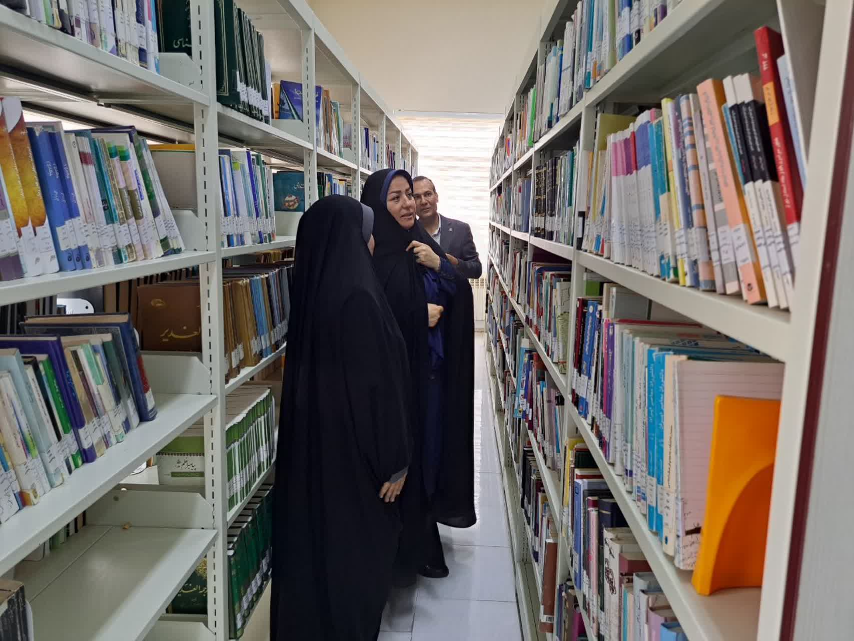 کتابخانههای عمومی به عنوان پایگاههای فرهنگی نقش مهمی در ارتقای سطح دانش و آگاهی جامعه دارند